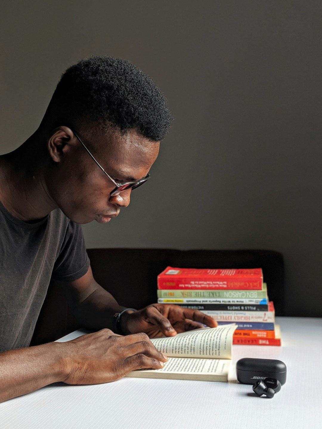 classes-01 Man Reading Books
